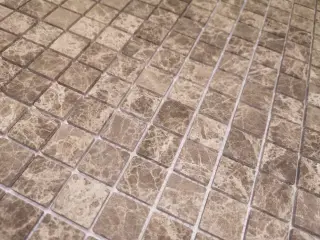 Emperador Light MAT 23x23x4 (PET)